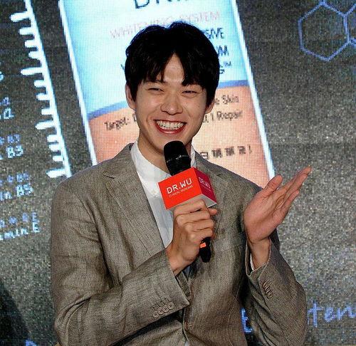 娱乐圈吃瓜小组名单,明星幕后故事大起底 第1张 娱乐圈吃瓜小组名单,明星幕后故事大起底 第1张